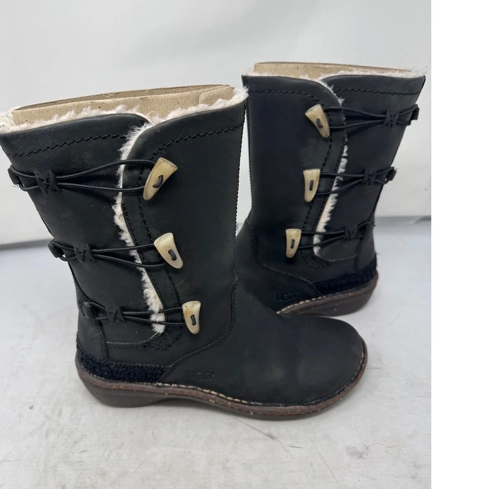 🔥UGG Australia 🖤Kensington Black Leather Shearling Toggle Boots 5156 Womens‎ 8